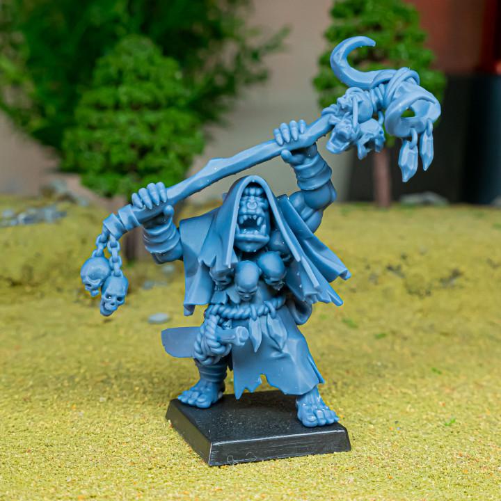 Orc & Goblin - Shamans - Moredhun's Orc - Highlands Miniature