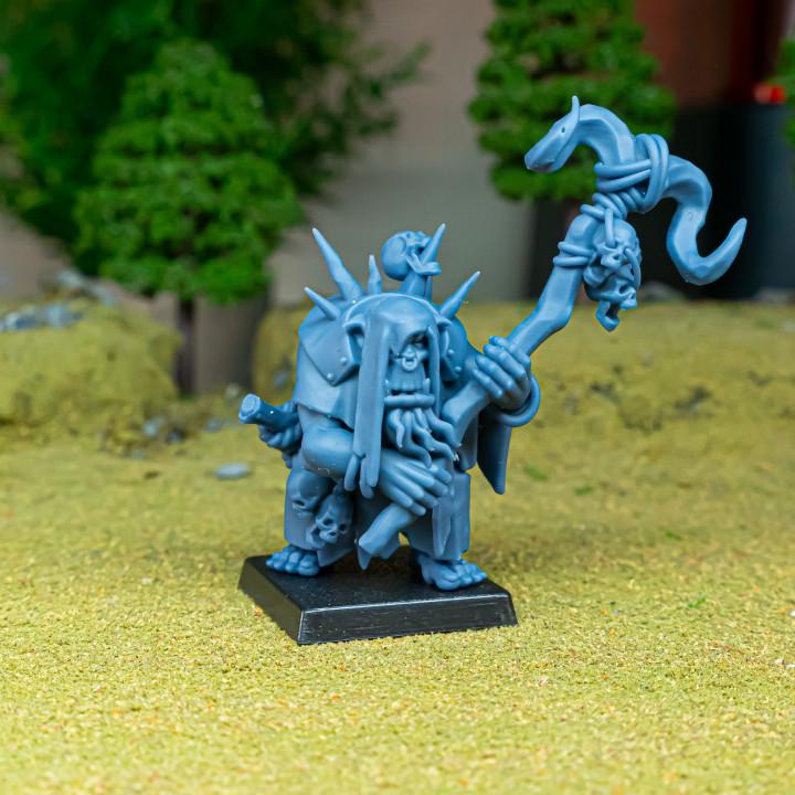 Orc & Goblin - Shamans - Moredhun's Orc - Highlands Miniature