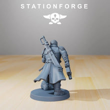 Charger l&#39;image dans la galerie, Grimguard - Colonel Mikhail, mechanized infantry, post apocalyptic empire, usable for tabletop wargame.
