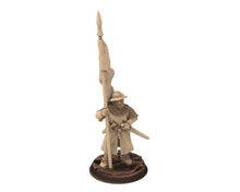 Load image into Gallery viewer, Medieval - Halberdier at fight, 13th century Generic men at arms Medieval soldiers, 28mm Historical Wargame, Saga... Medbury miniatures
